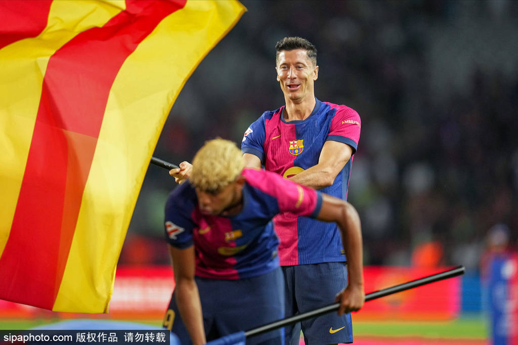 足球外围买球网站_西甲变天！巴萨7虎将称霸赛季最佳阵容足球外围买球网站，17岁妖星比肩莱万！弗里克笑了！