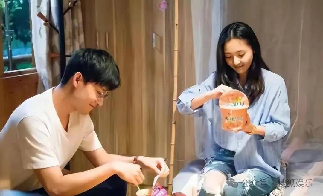 皇冠信用开号_离婚三年又被拍到亲密逛超市皇冠信用开号，他俩这是纯带娃还是真复合了？