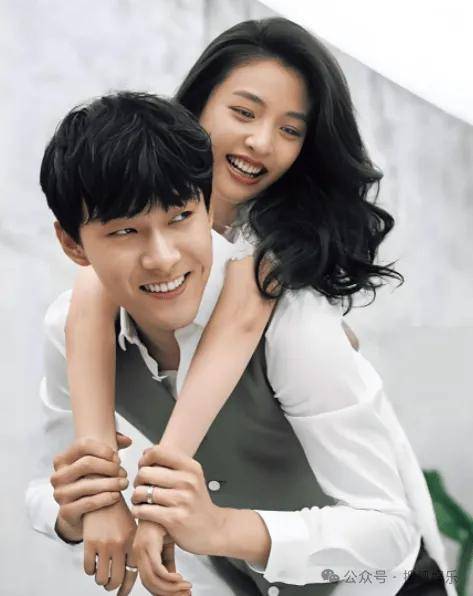 皇冠信用开号_离婚三年又被拍到亲密逛超市皇冠信用开号，他俩这是纯带娃还是真复合了？