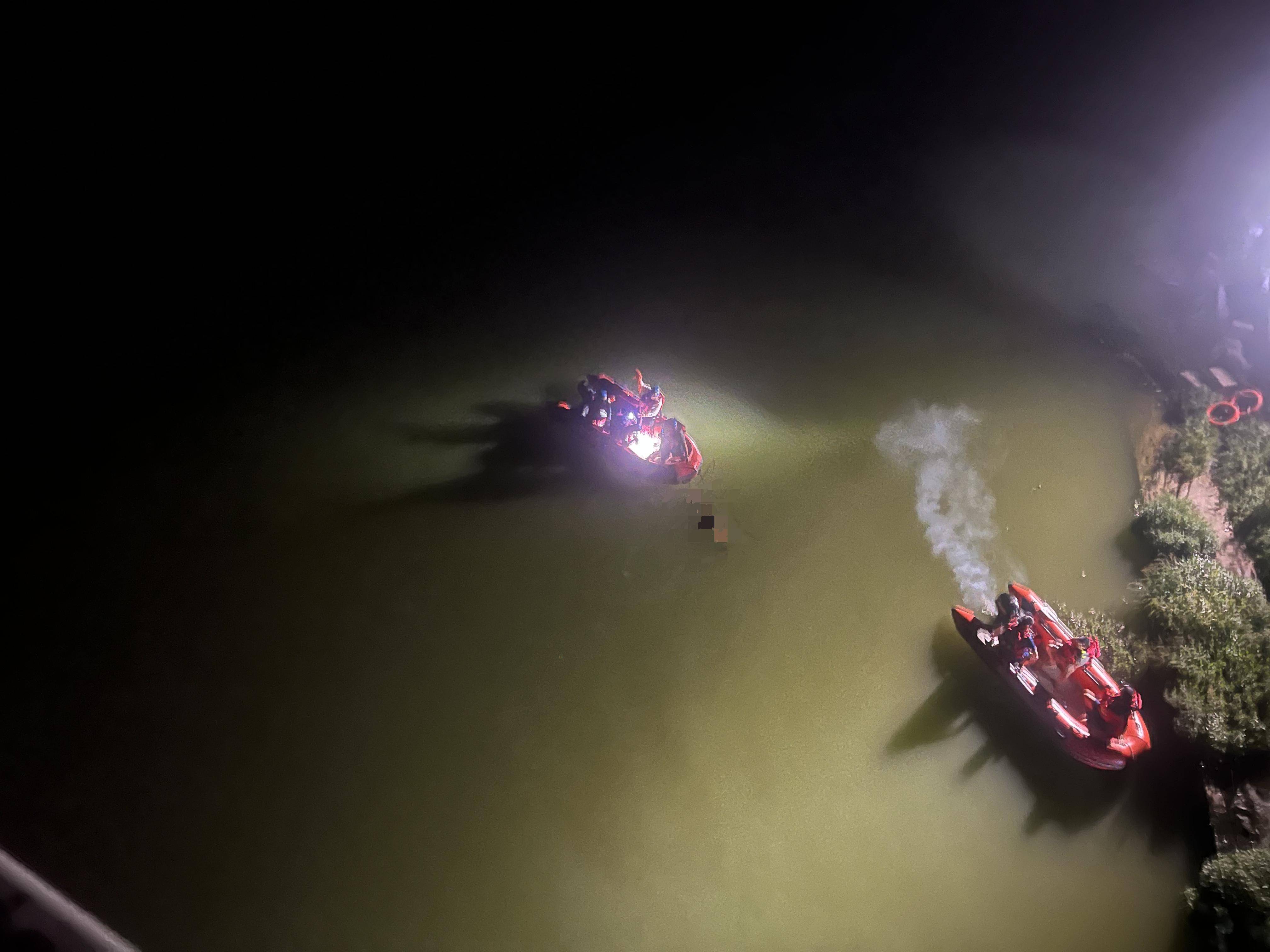 皇冠信用盘结算日是哪天_悲剧！四川一男子夜钓时鱼竿被鱼拖走皇冠信用盘结算日是哪天，下河捞鱼竿时不幸溺亡