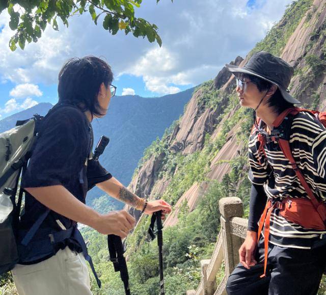 皇冠登3代理申请_两个00后刮腻子一年营收100多万元皇冠登3代理申请！梦想是画遍全球