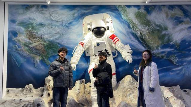 皇冠登3代理申请_两个00后刮腻子一年营收100多万元皇冠登3代理申请！梦想是画遍全球